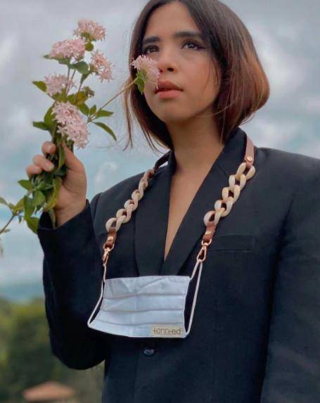 时装周|2021春夏时装周口罩造型依然流行,模特戴罩走秀,口罩链成配饰新物种