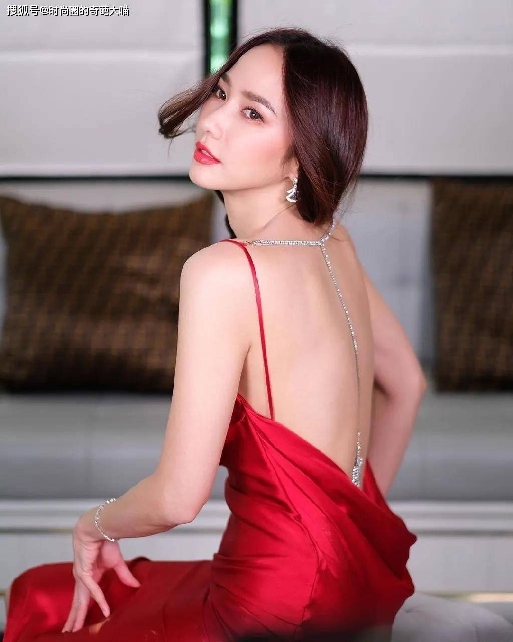 容貌|45岁大妈逆袭成女神，身材容貌出众得不真实 蜕变之路太励志！