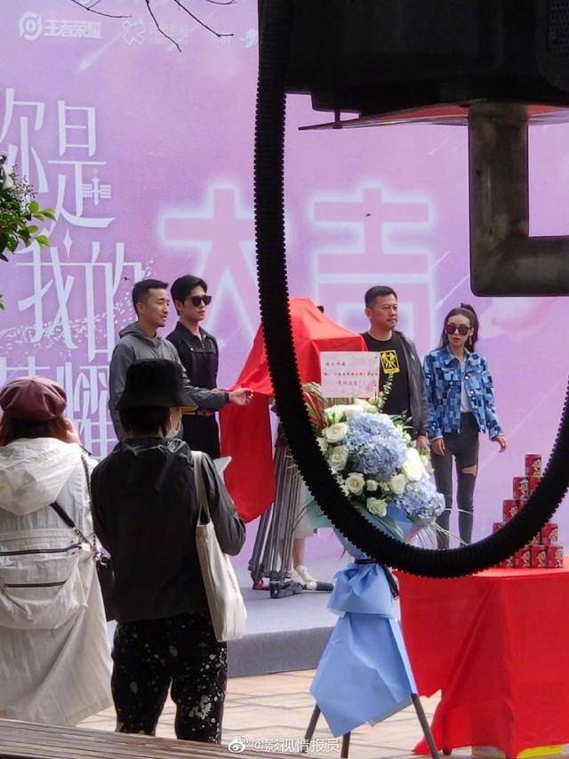 顾漫|杨洋和热巴超近照，热巴瘦了好多脸好小，杨洋走到哪里都是焦点啊