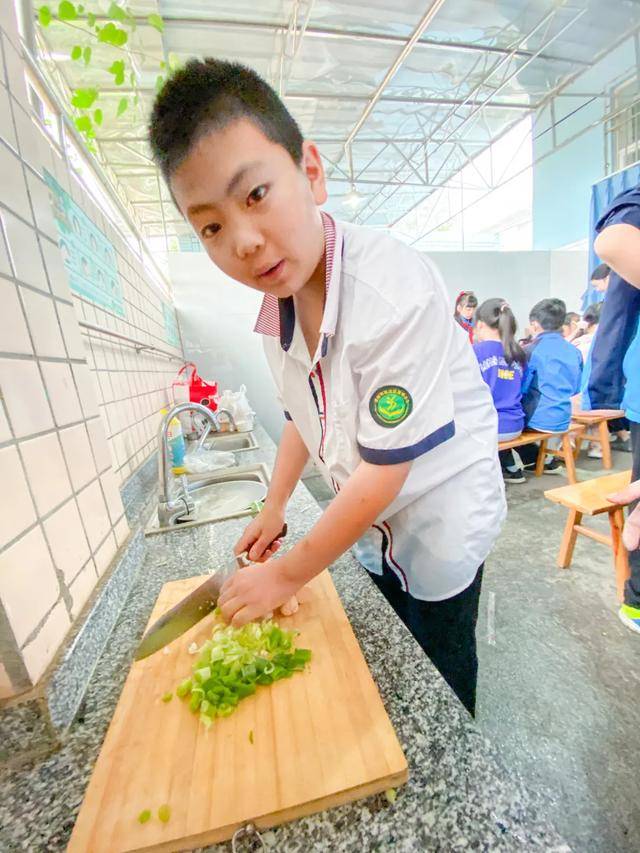 自己动手丰衣足食是什么活动 d2b4b94f483d47bf8da8580fc2741996.jpeg