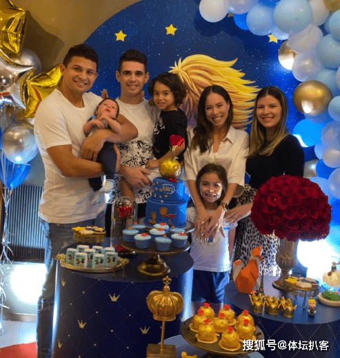 国足|原创艾克森儿子中文名曝光！国足中场后继有人，奥斯卡日裔妻子抢镜