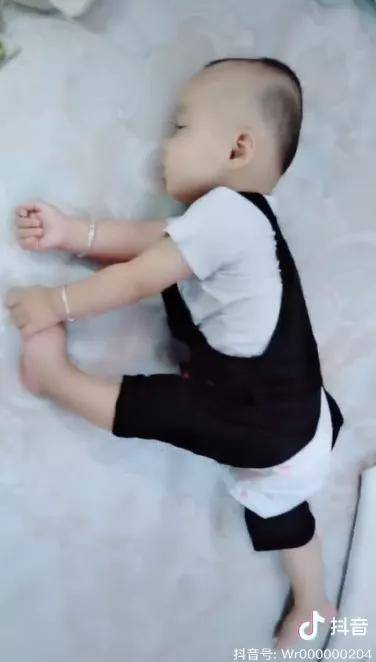 来源|老母亲仿佛打开了盲盒掀开孩子被窝的那一刹那