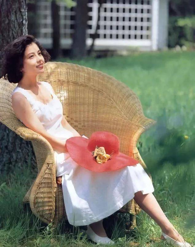 美少女|吊打鞠婧祎的真·四千年美少女，这方脸却甜到极致的美貌是开挂了吧！