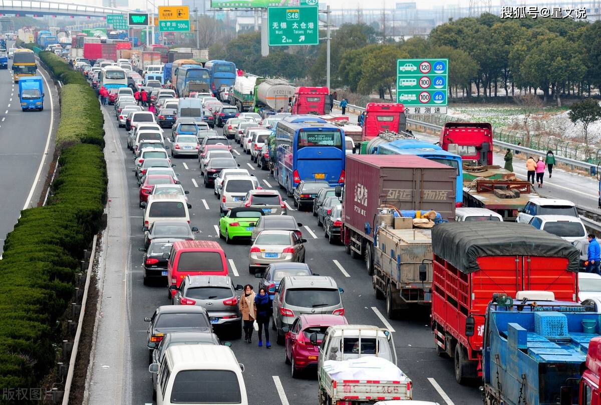 国庆最堵的5条高速，每条都是人山人海，2小时的车程变10小时|堵车|人山人海|车程_新浪新闻