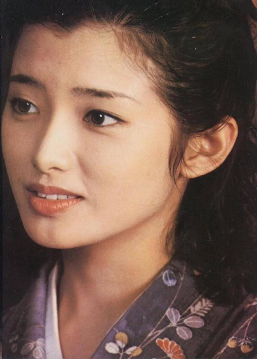 美少女|吊打鞠婧祎的真·四千年美少女，这方脸却甜到极致的美貌是开挂了吧！