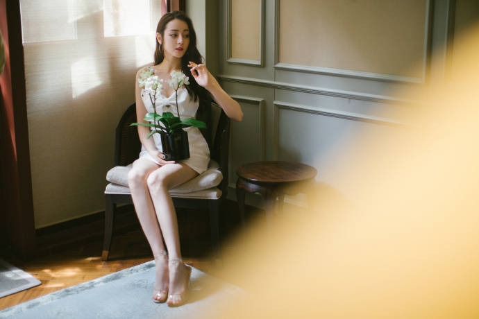 后所|别被胖迪两字骗了,当她换上裹身裙后所呈现出的腰,细到让人崩溃