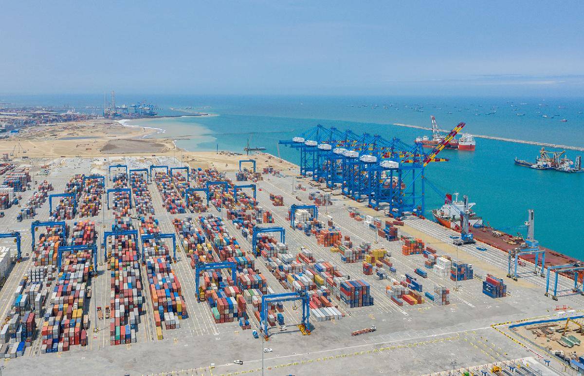 特朗普执政四年gdp变化_特朗普(2)