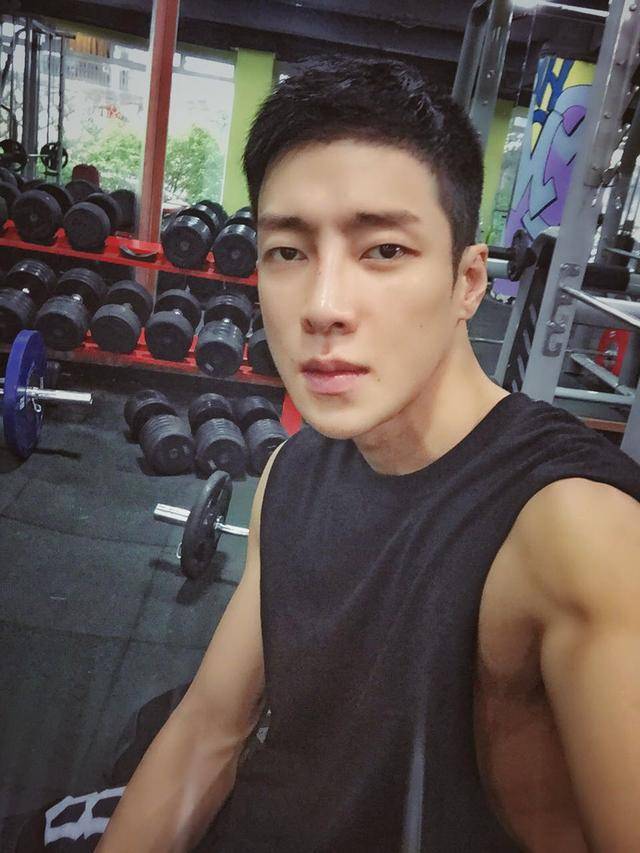 征服|原创天生整容失败脸，他却用演技征服的观众，他的角色很有味道