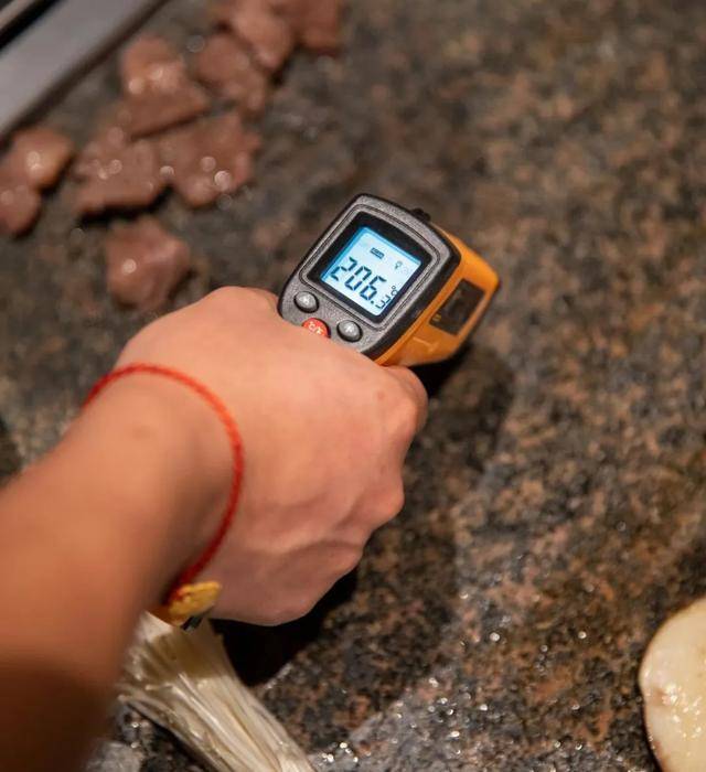 花图缘|竟然是在“石头”上烤?火了三年的韩式烤肉