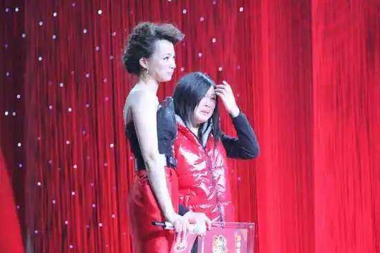 任月丽|九年前登春晚的卖唱＂西单女孩＂ 早就从商身家过亿了