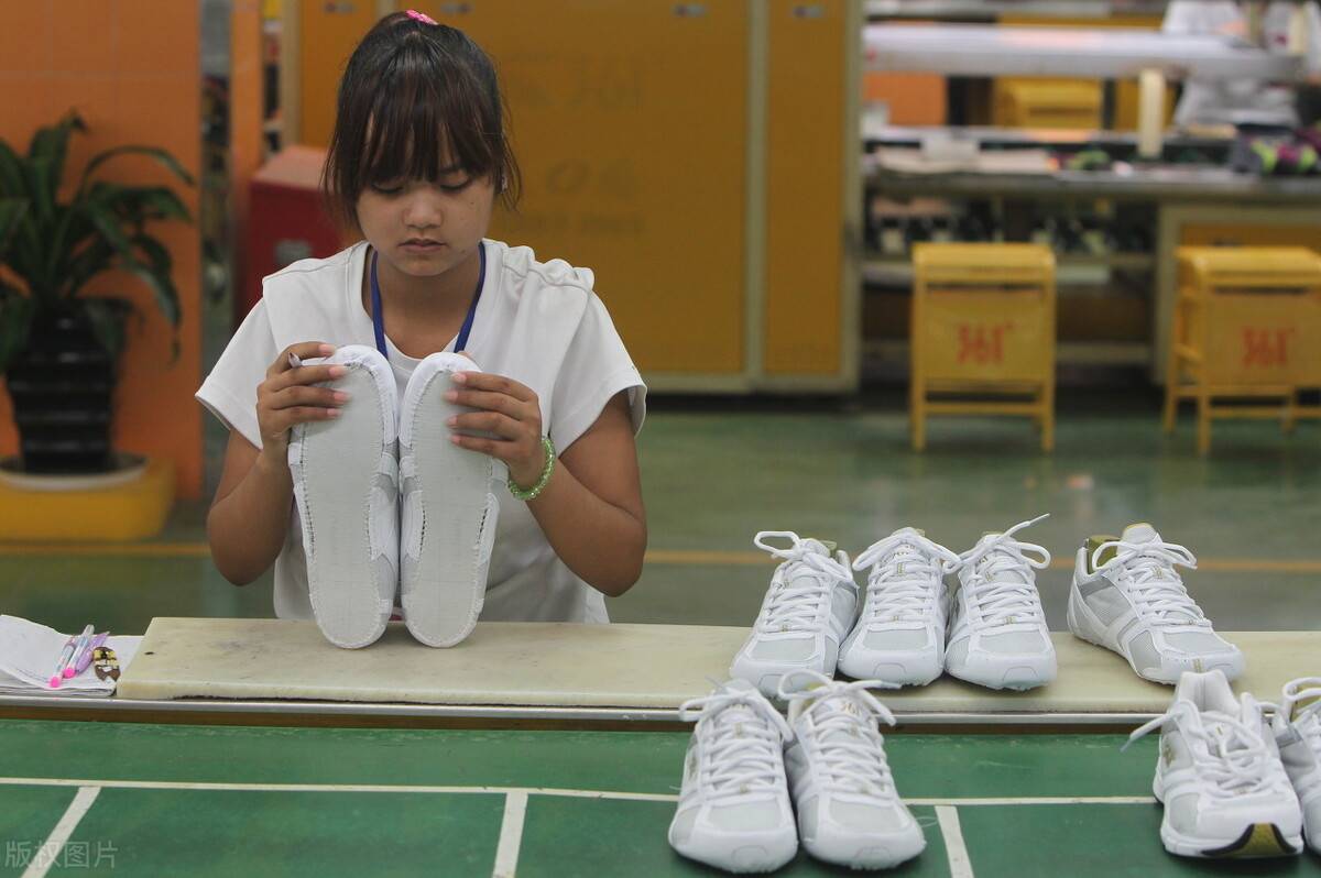 特步|比肩李宁特步，一年斥资5.57亿广告费，如今一代鞋王跌落神坛