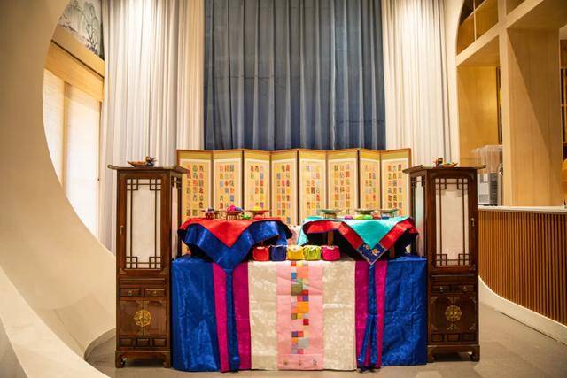 花图缘|竟然是在“石头”上烤?火了三年的韩式烤肉