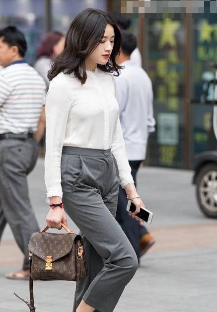 范的|当女人们穿衣很有范的时候，凭借好身材，也会有百分百回头率！