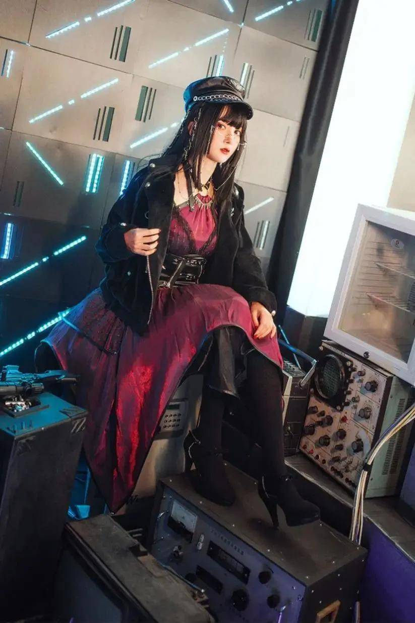 top|lo圈迷惑行为大赏，公车上蹦迪、冲上b站掉粉榜top的土味名媛一个比一个虎！