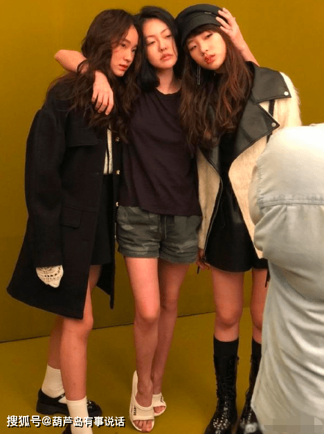 许韶|小S带仨女儿穿LV难掩淳朴,许曦文斜刘海像村妇,许韶恩像宋佳