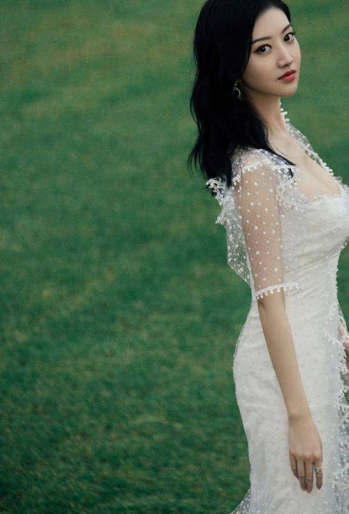 张继科|景甜近照公开，抹胸纱裙穿出甜美范，张继科后悔不？