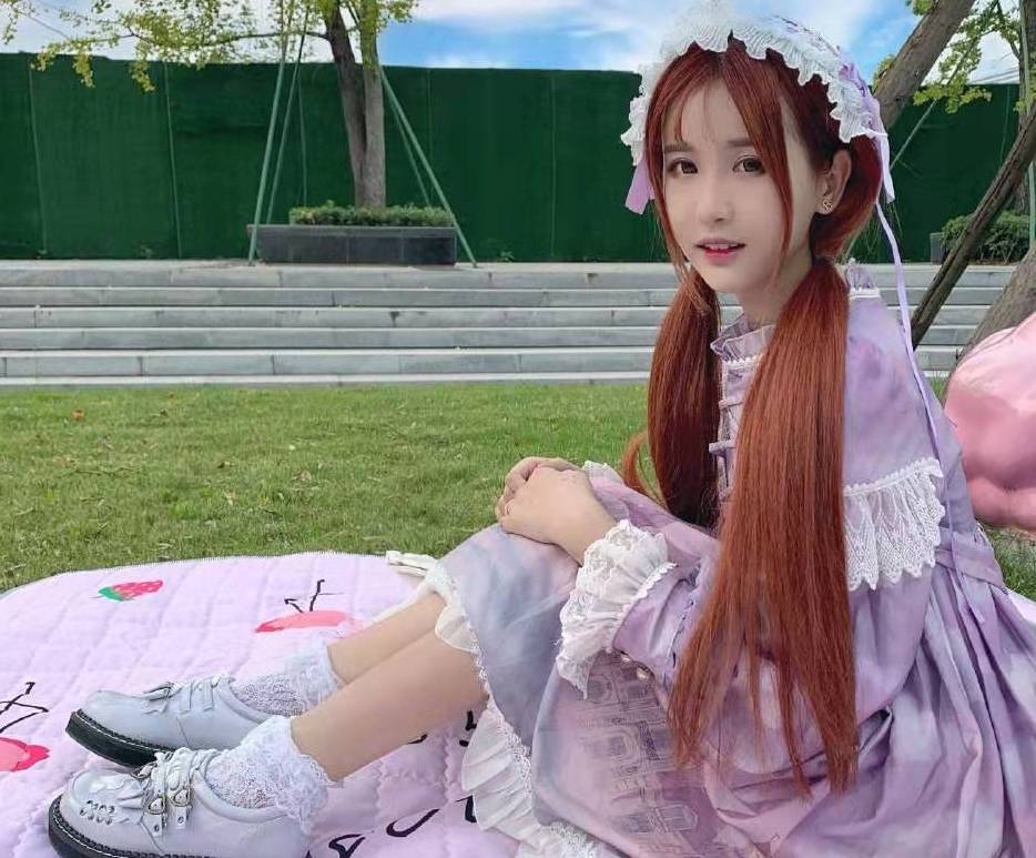 杨清|当杨清柠穿起萝莉服时有多美？网友：有一种自拍叫杨清柠的自拍！