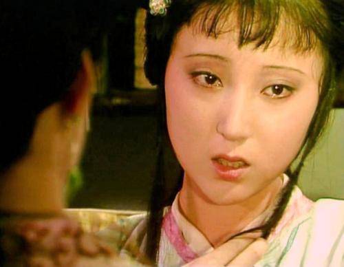 黛玉为何多病体弱不见好转？她在贾府举步维艰，自然无法安心养病