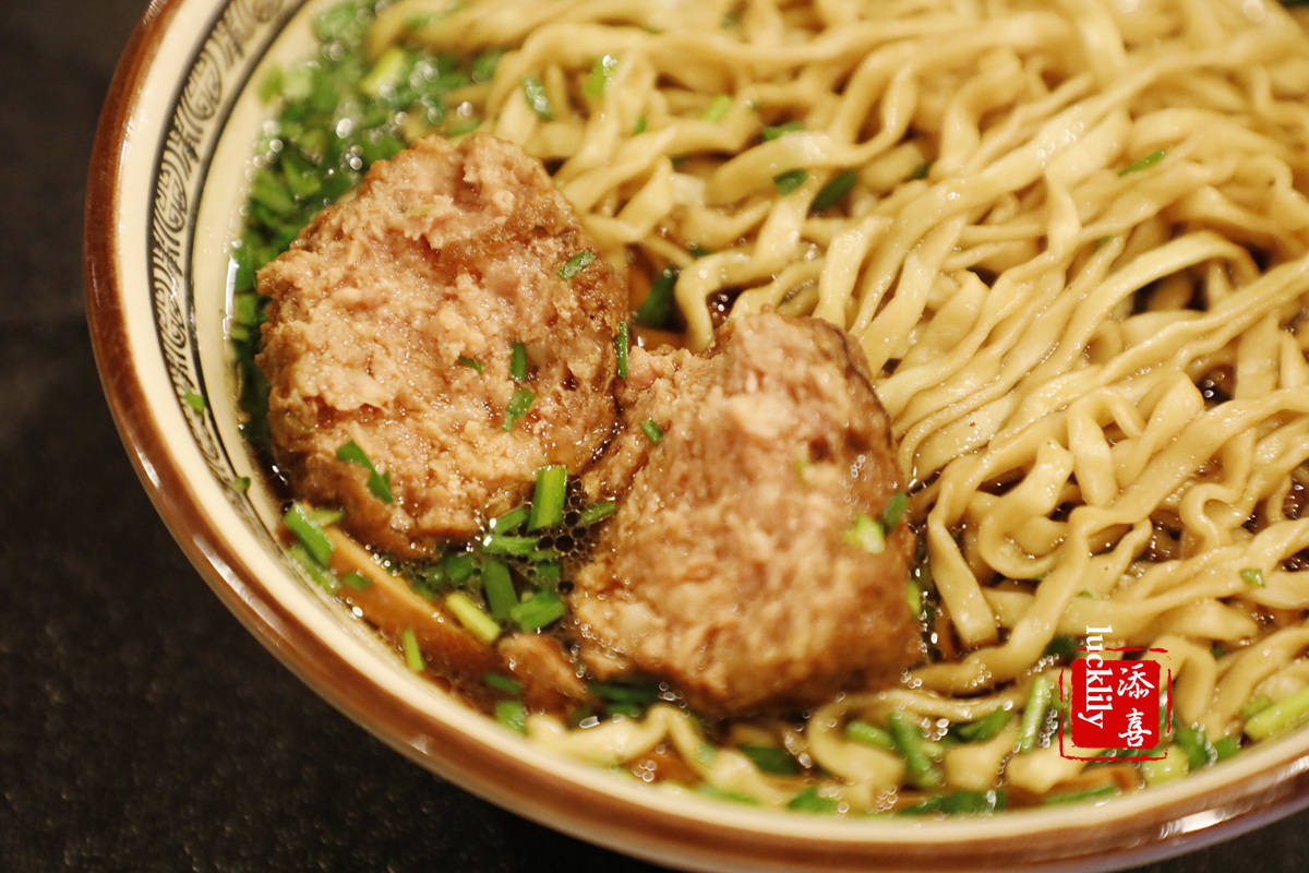 去镇江吃了这四家最有代表性的网红面馆，基本也就成了镇江锅盖面的全科生