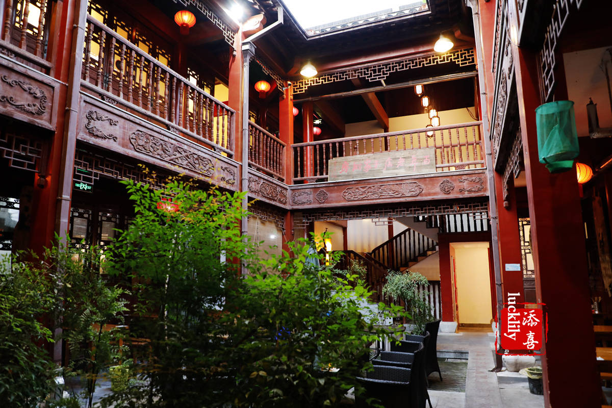 去镇江吃了这四家最有代表性的网红面馆，基本也就成了镇江锅盖面的全科生