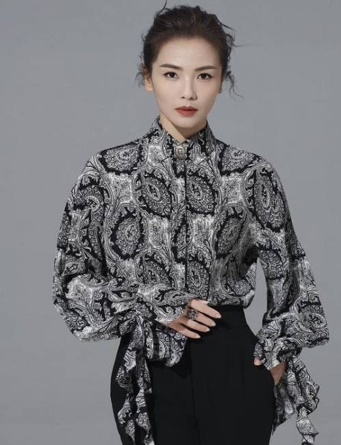 审美|彻底被刘涛打败，转行做设计师但审美还停留在90年代，好似老阿姨