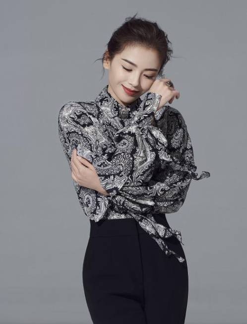 审美|彻底被刘涛打败，转行做设计师但审美还停留在90年代，好似老阿姨