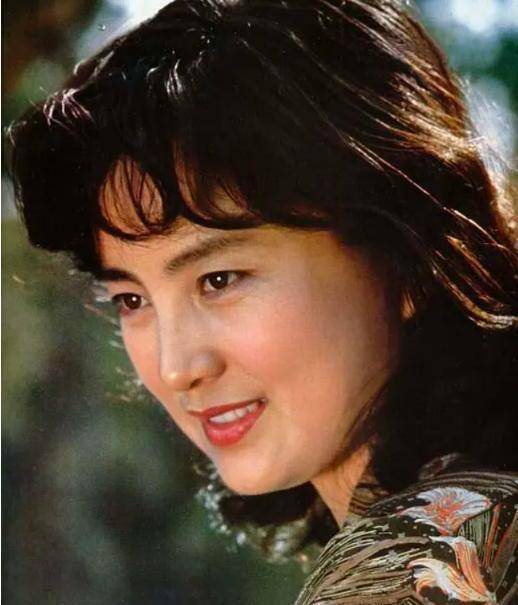 张金玲:曾是北影“三朵金花”,忍痛息影换来离婚,今逆袭成画家