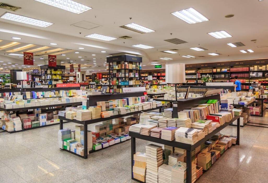 实体|不以赚钱为目的，新华书店究竟是靠啥存活到至今的？
