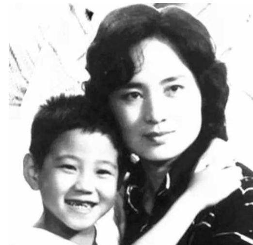 张金玲:曾是北影“三朵金花”,忍痛息影换来离婚,今逆袭成画家