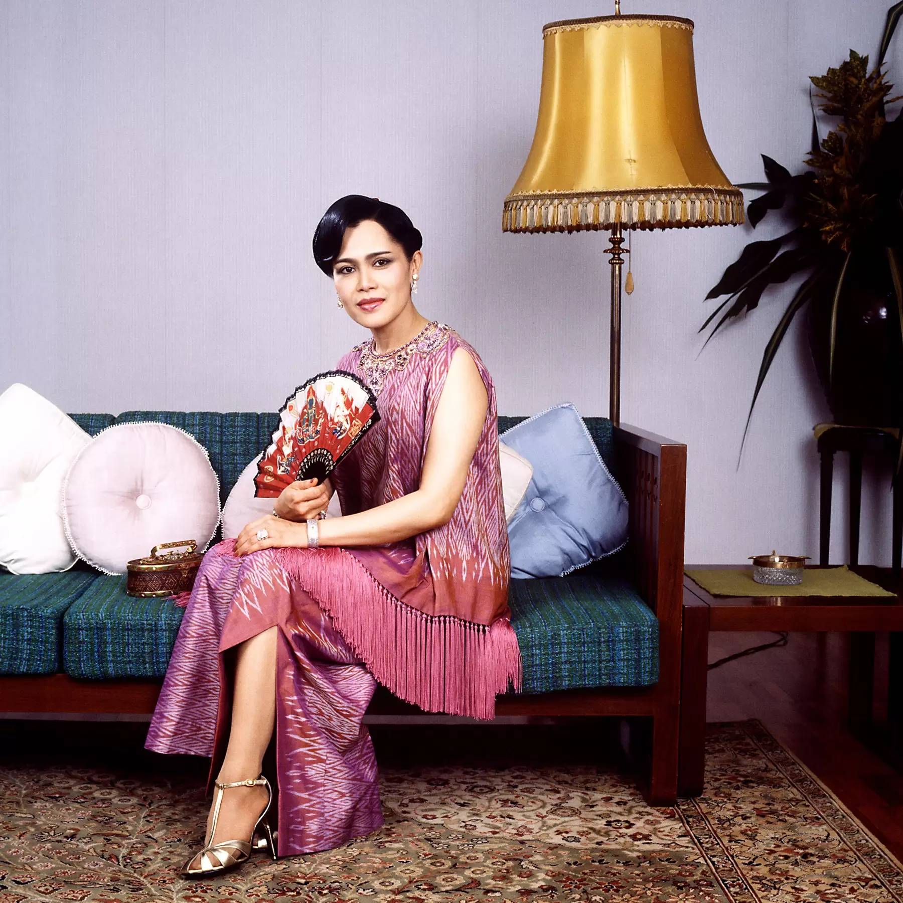 诗丽吉|泰国诗丽吉太后最宠苏提达？奢华宝石给她，诗妮娜缺机会讨好太后