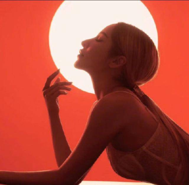 专辑|原创新专受阻？萧亚轩情场得意职场失意，发文请人对号入座