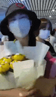 蒜头|原创张雨绮机场被送蒜头，盘点琦姐收到的礼物，开创各种先河