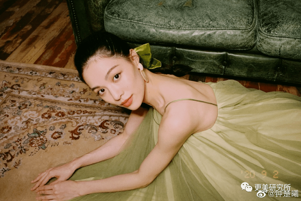 do|贵圈削骨图鉴 | 三代100个女星同时削掉半张脸、杨幂竟还垫底...