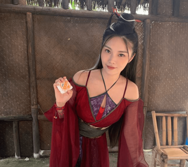 古装|徐冬冬不太适合穿古装，身材优势严重缩水，与平时判若两人