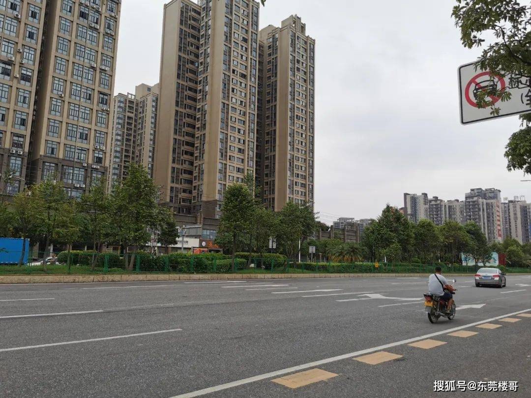 楼哥踩盘:万科金域东方,1个小时卖出300套,这个盘凭什么?