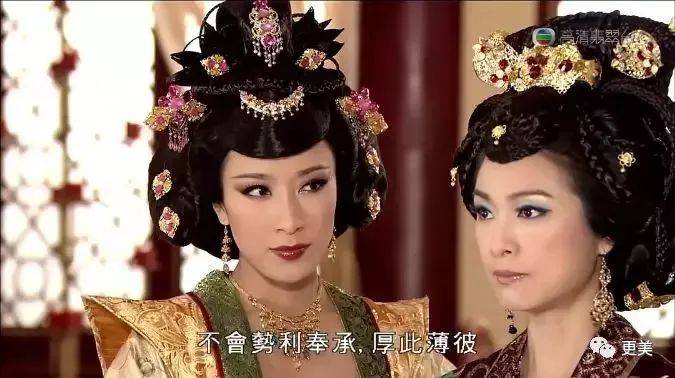 杨怡|曾经tvb一姐，演技一流，也把自己整僵了，假体太明显了...