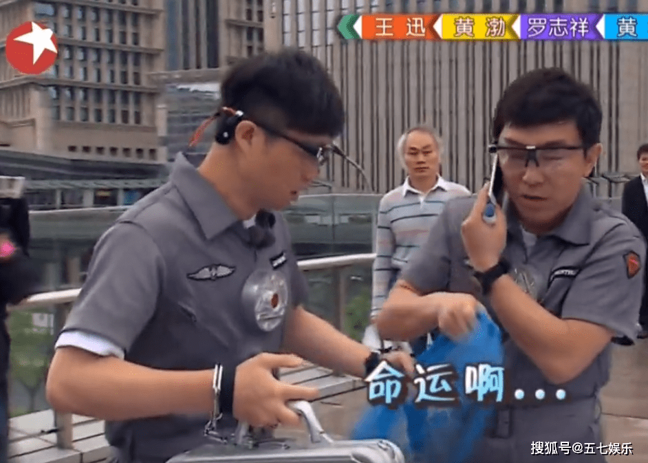 亚搏体育app官网入口_
张艺兴生日 男子帮第一个送祝福的果真是他！(图2)