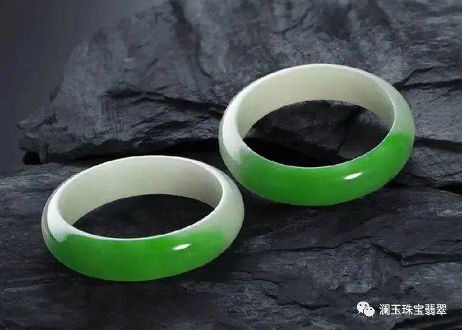 满绿|大妈连买14件翡翠都是假的，气得喝农药？翡翠一绿就值钱？这4种千万别眼馋！