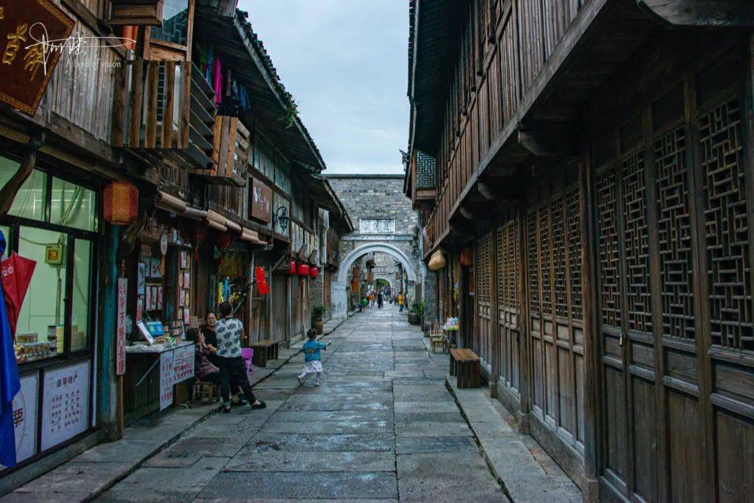 临海的这条古街是国内门坊最多的地方,还很实用,至今保存完好