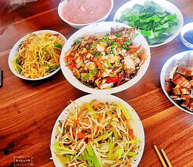 葱和豆腐猜一个成语_一幅简笔画猜一个成语(2)