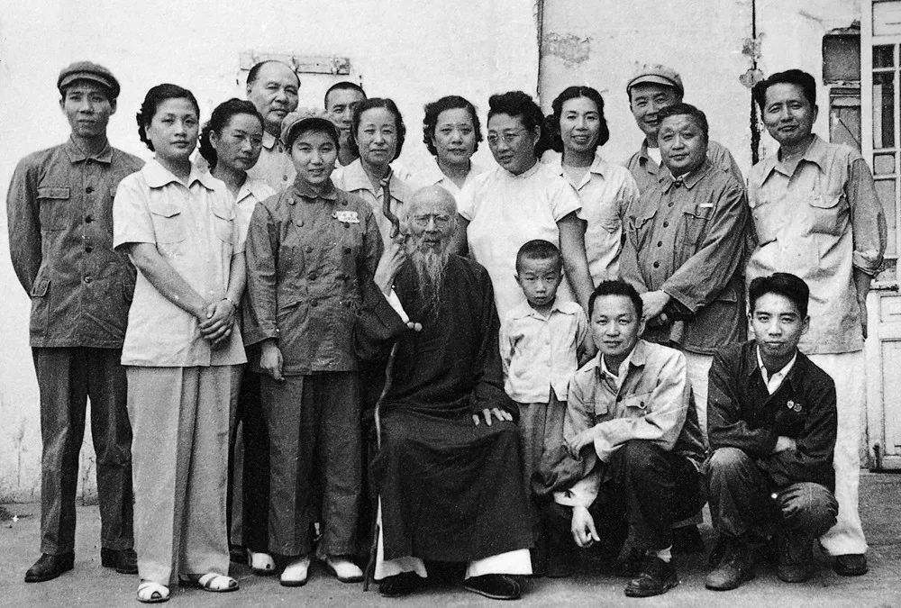 工作|1966年后，溥仪扫厕所时犯了错，他下跪道歉