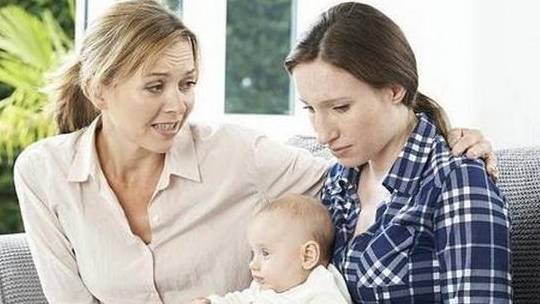 肚脐|妈妈一时手欠，差点要了宝宝的命新生宝宝肚脐迟迟不脱落