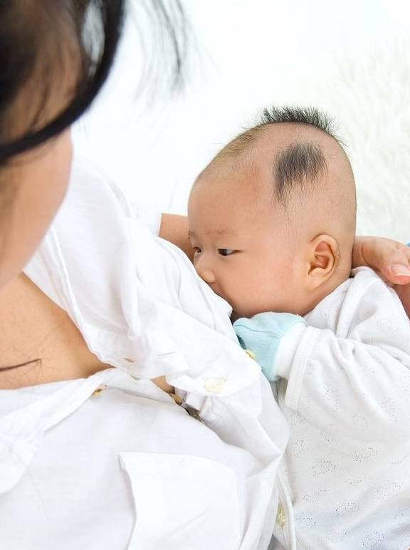 婴儿怎么抱不容易吐奶 bf21562c15724644a55eb96ba2709851.jpeg