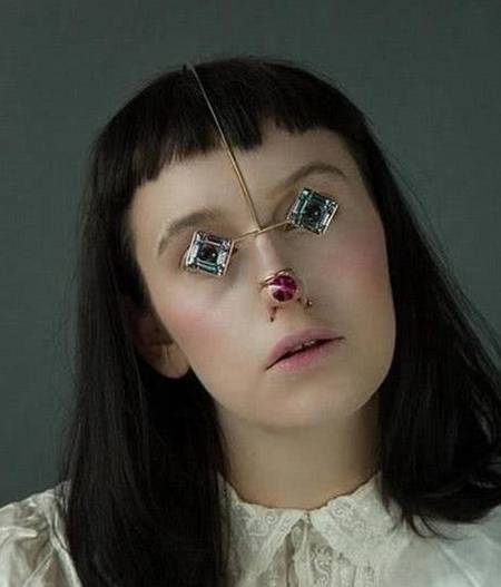 效果|戴在脸上的珠宝，有整容效果？网友：时尚是越来越看不懂了！