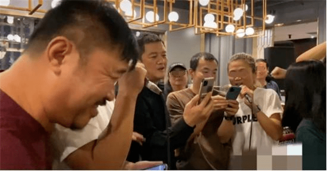 49岁李亚鹏复出参加综艺,穿民族服似大侠“郭靖”
