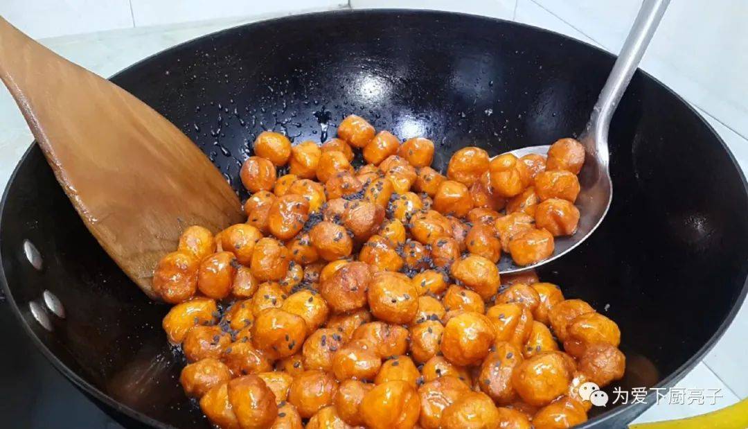 红薯|加1勺白糖，外皮香酥又焦脆，真的越嚼越香红薯这做法太好吃了