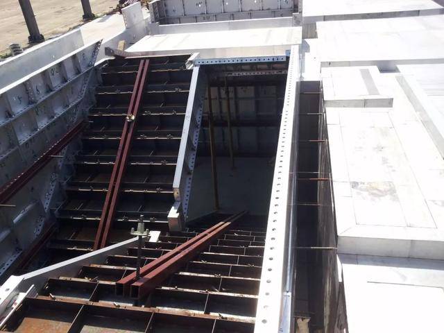 超详细的铝模设计之楼梯模板