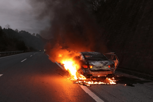 为什么电动汽车容易爆炸起火?