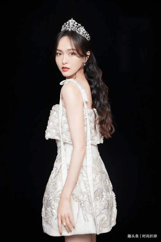 代名词|唐嫣还真是小可爱的代名词呢！清新小裙子的搭配，简直不要太甜了