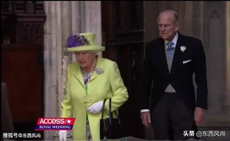 女王|94岁女王个人风格极其鲜明，不论穿什么颜色，总是搭同一款包包